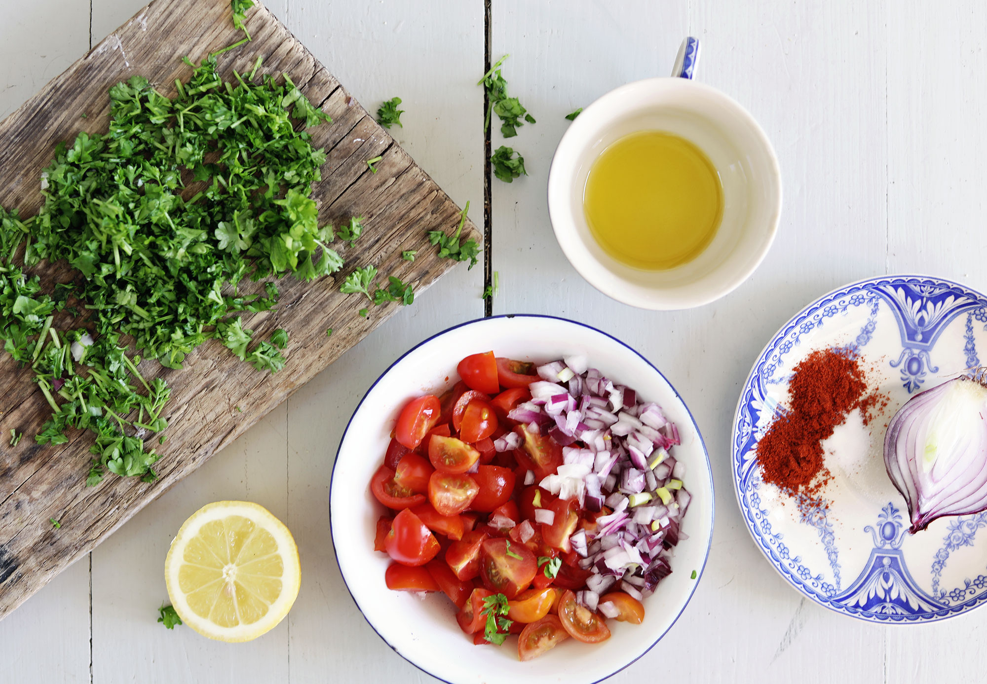 kryddig falafel med chilipotatis, tomatsalsa och vitlöksyoghurt vegetariskt recept enkel mat vego